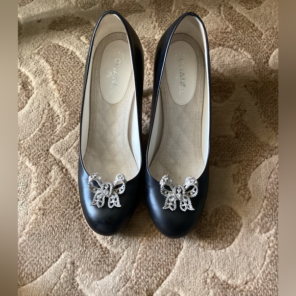 CHANEL Shoes - Chanel 6.5 size pumps Black